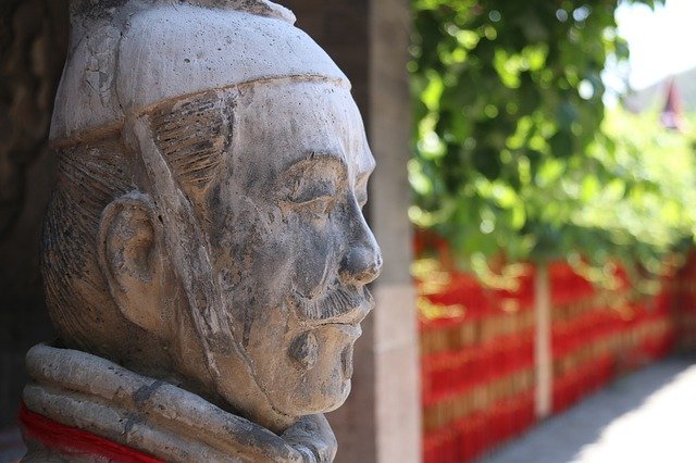 中国　銅像